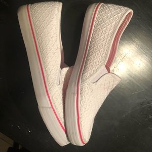 Very Nice Austin Trading Co, White & Pink Flats.